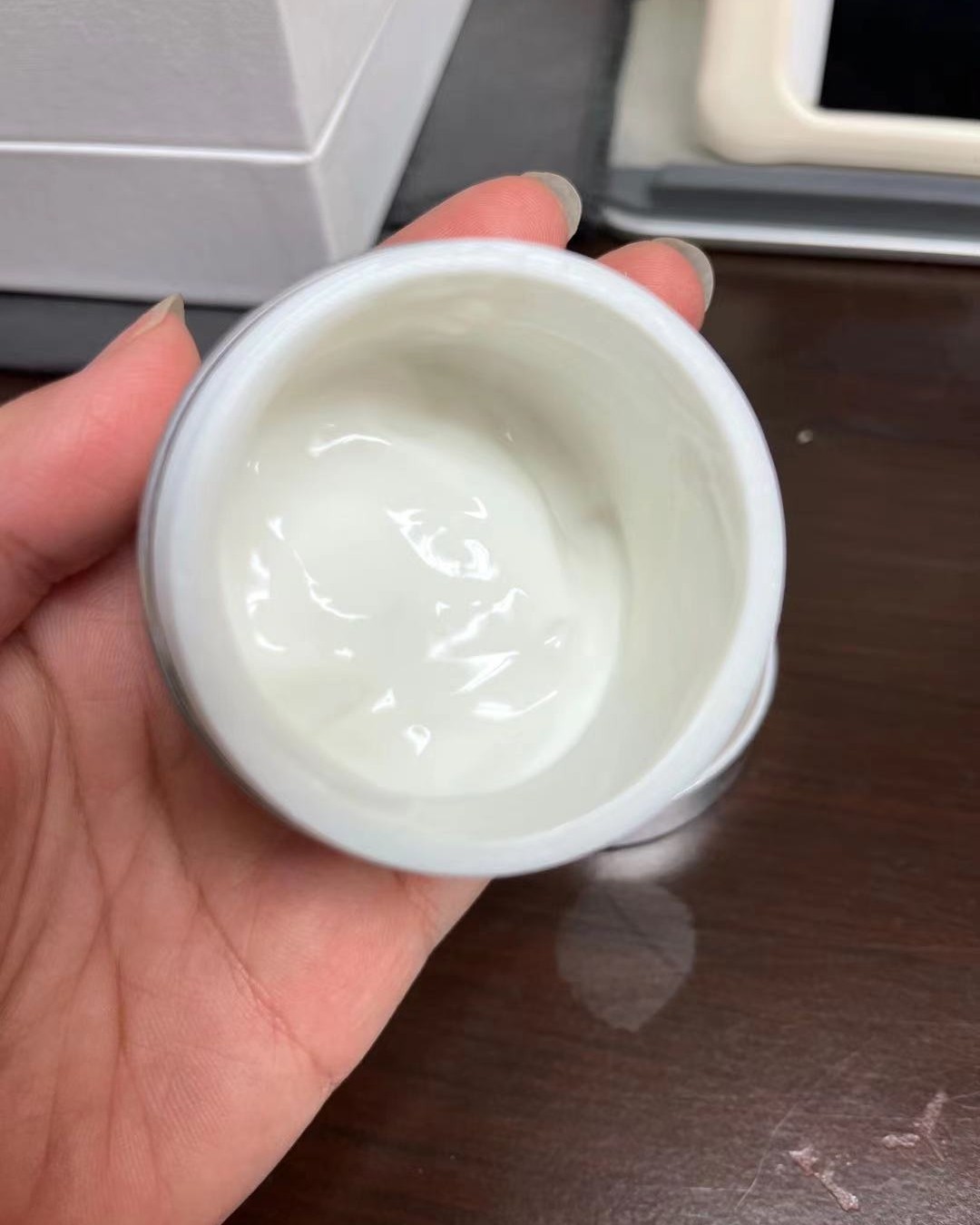 香缇卡钻石面膜:我最近一直用的一款面膜，第二瓶了，第一瓶是差