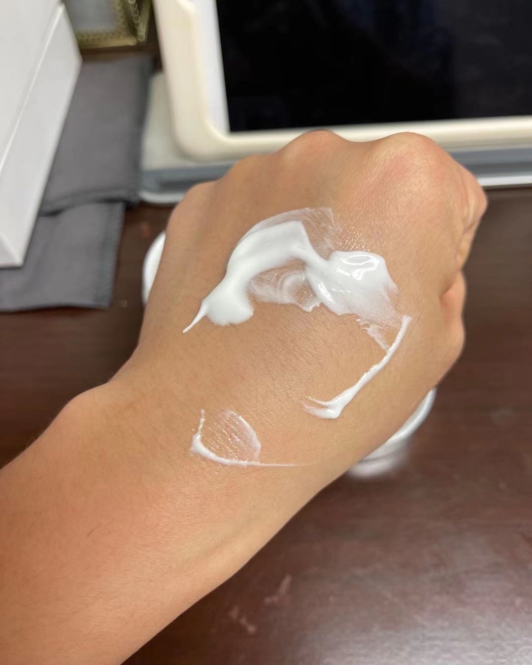 香缇卡钻石面膜:我最近一直用的一款面膜，第二瓶了，第一瓶是差