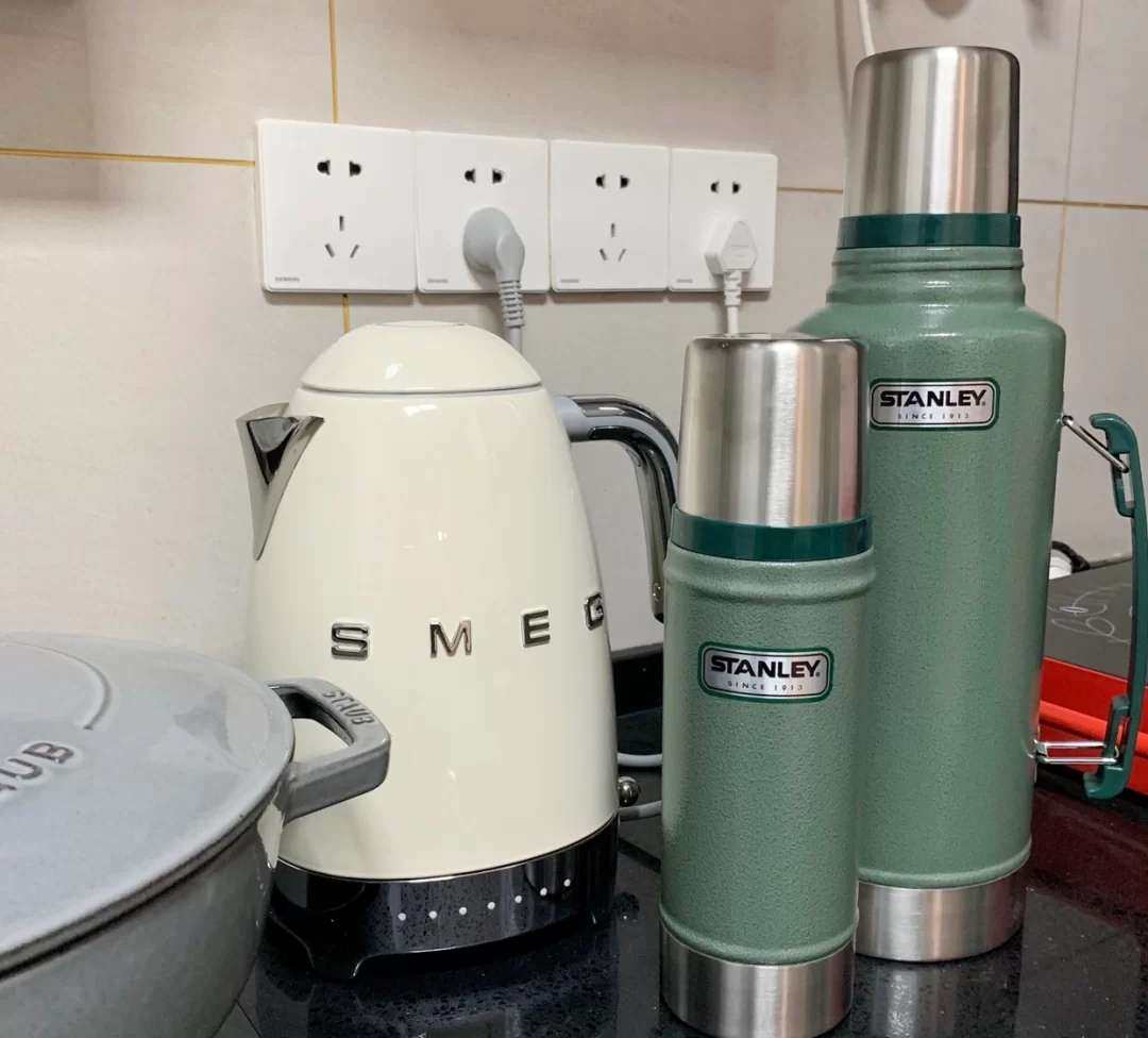 海外购种草之——Stanley经典户外保温壶1.9L   号