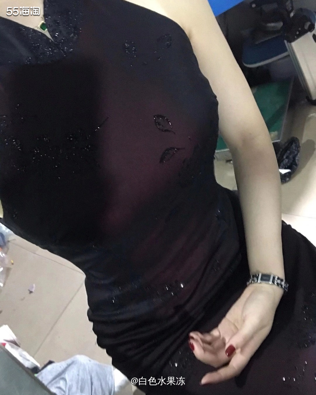 春季搭配攻略  🌸这个黑红色旗袍其实是有两层，底下一层是红