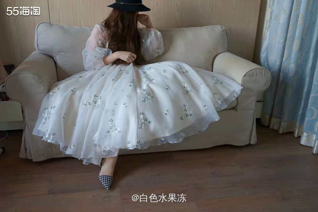 春季搭配攻略 🌸这个两件套的连衣裙，超大摆的，那里面那一层
