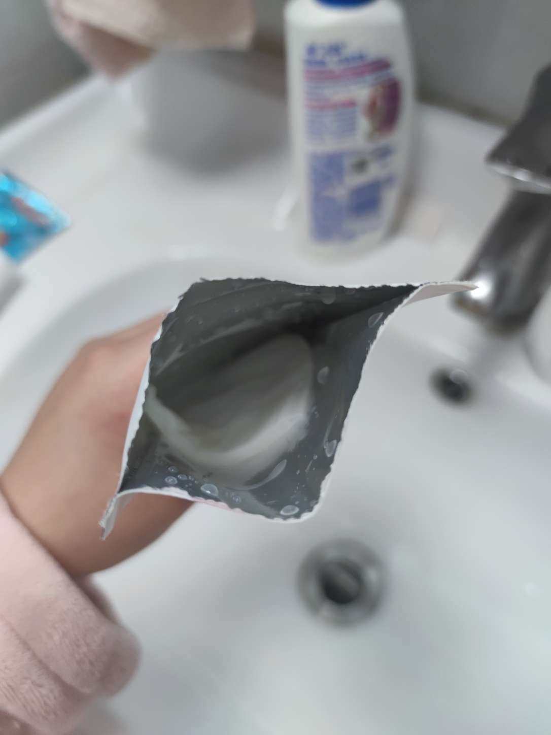 薇诺娜保湿面膜 昨晚洗完澡敷完面膜12点钟了，成年人的自由可