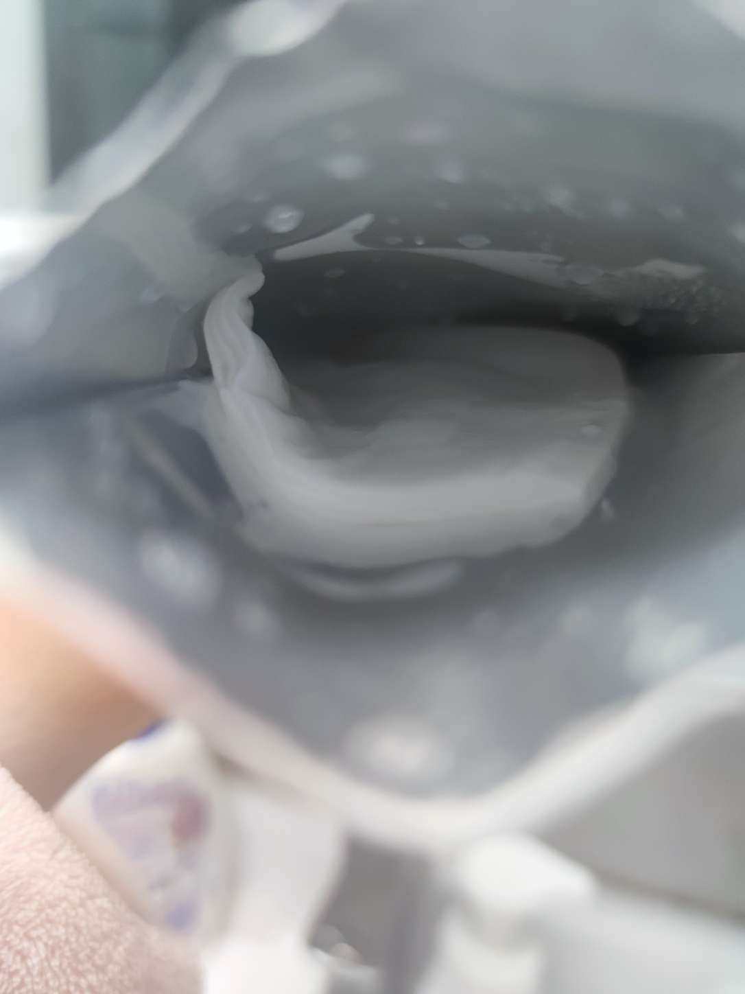 薇诺娜保湿面膜 昨晚洗完澡敷完面膜12点钟了，成年人的自由可