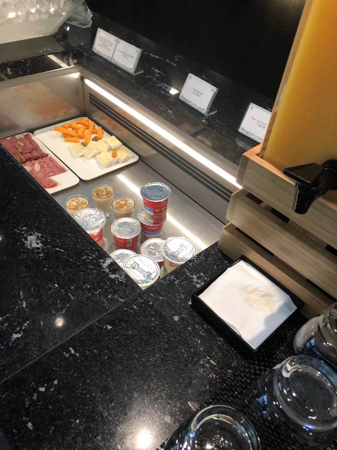 美运白金卡的福利之一就是可以免费试用自家品牌的（centur