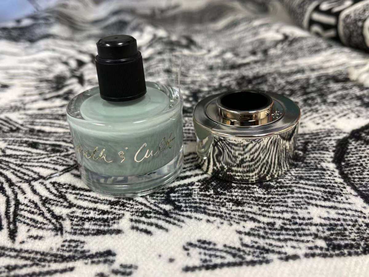 高级显白的指甲油 大爱呀～  妈呀 这个颜色真的太绝了100