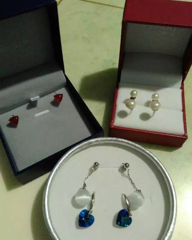 耳钉呀，你在那旮旯还好吗？ 首先纪念下，我的那些耳钉姊妹，曾
