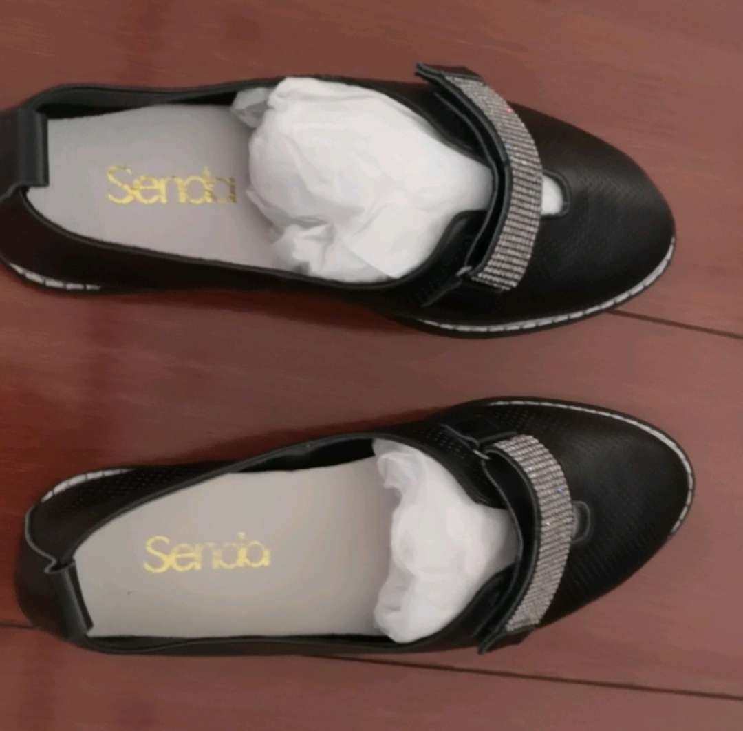 最爱平底鞋，怎么舒服怎么来 渐渐暖和的天气，允许穿起了露脚背