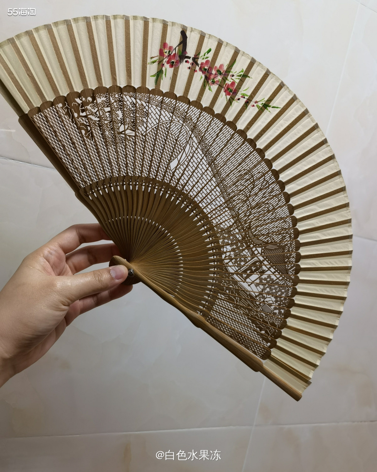 春季搭配攻略 🌸今天我想说的春季搭配攻略单品是一把扇子。可