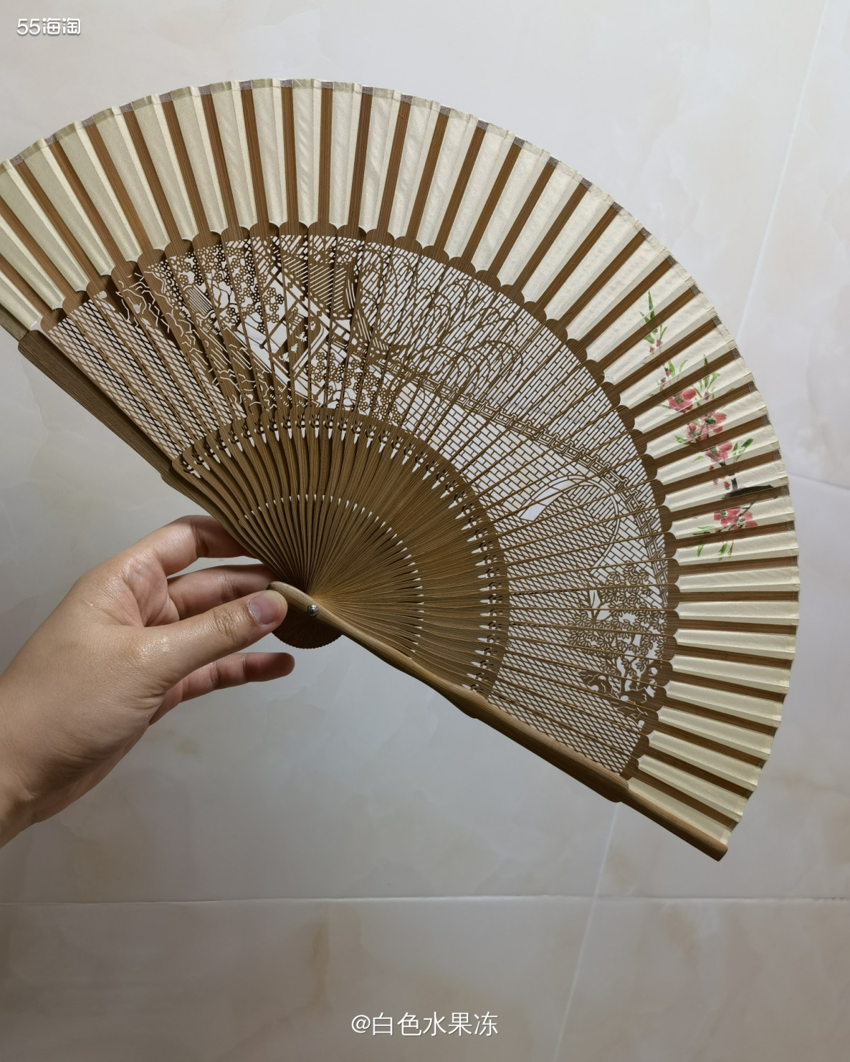 春季搭配攻略 🌸今天我想说的春季搭配攻略单品是一把扇子。可
