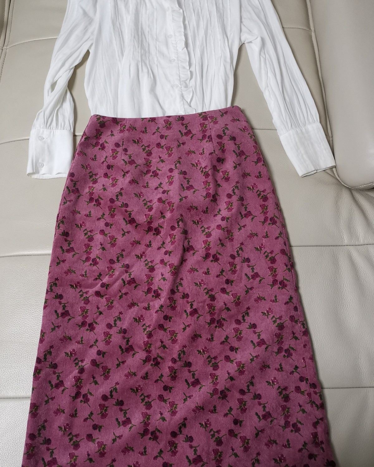 春季搭配攻略----白衬衣+碎花半裙       这套算是在