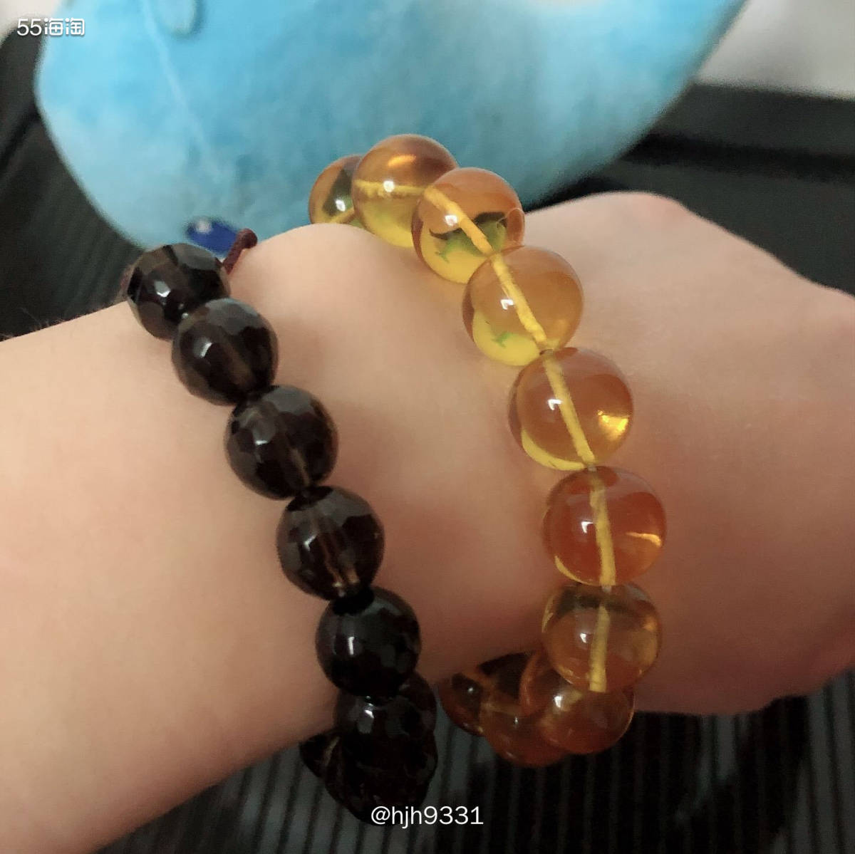 春季搭配攻略 ✨✨✨ 今天的饰品搭配：黑水晶+蓝珀  ✨夏天