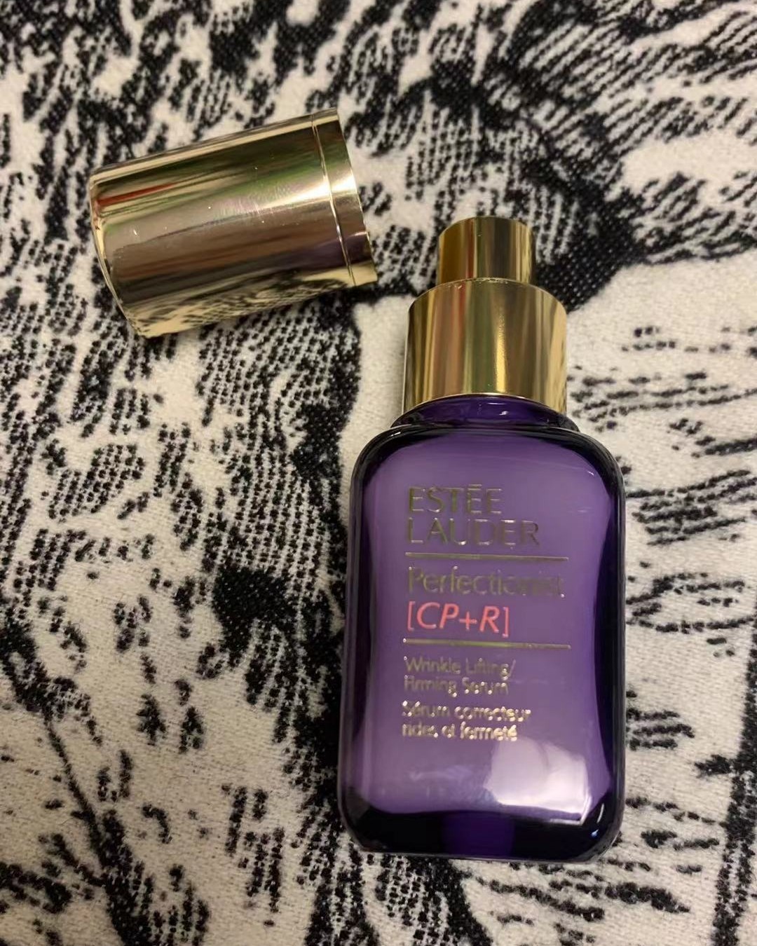 来一款雅诗兰黛抗皱扛把子的精华液  看到说明，提拉，紧致，抗