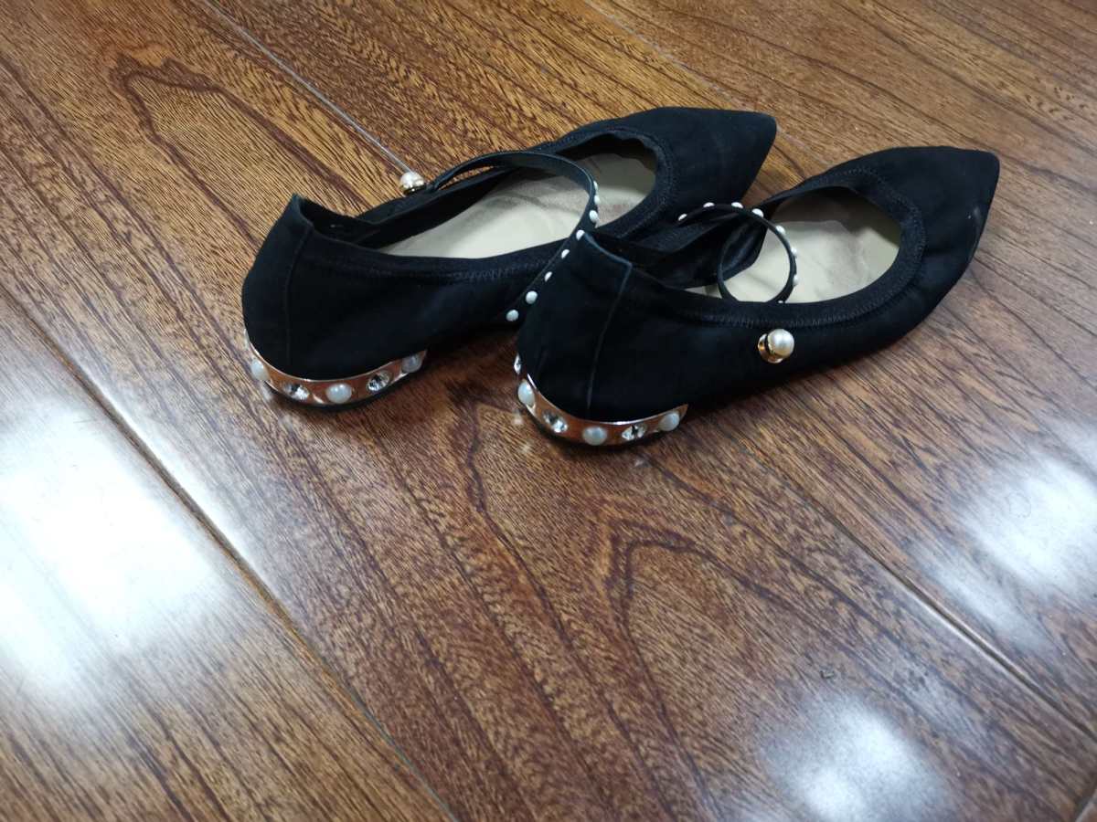 春季搭配攻略----卫衣+点裙  春天怎么能不穿裙子，对吧。