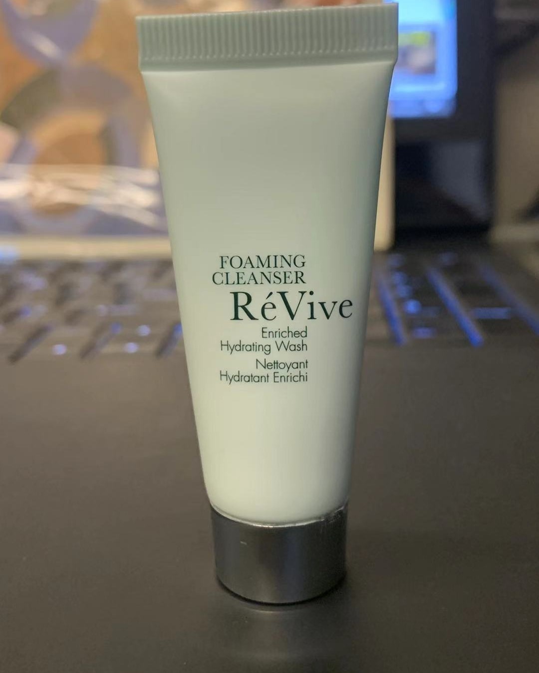 买了一堆revive小样！！！  我用了这款洗面奶，他泡沫丰