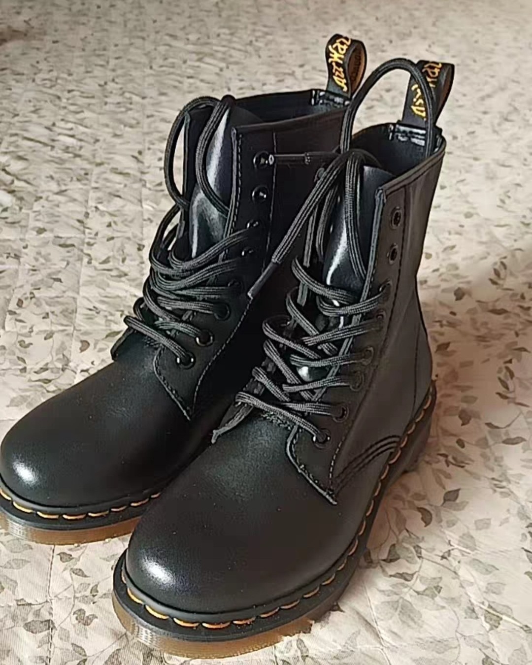 春季搭配攻略----红色毛衣  春天到，那么刚入春的时候，早