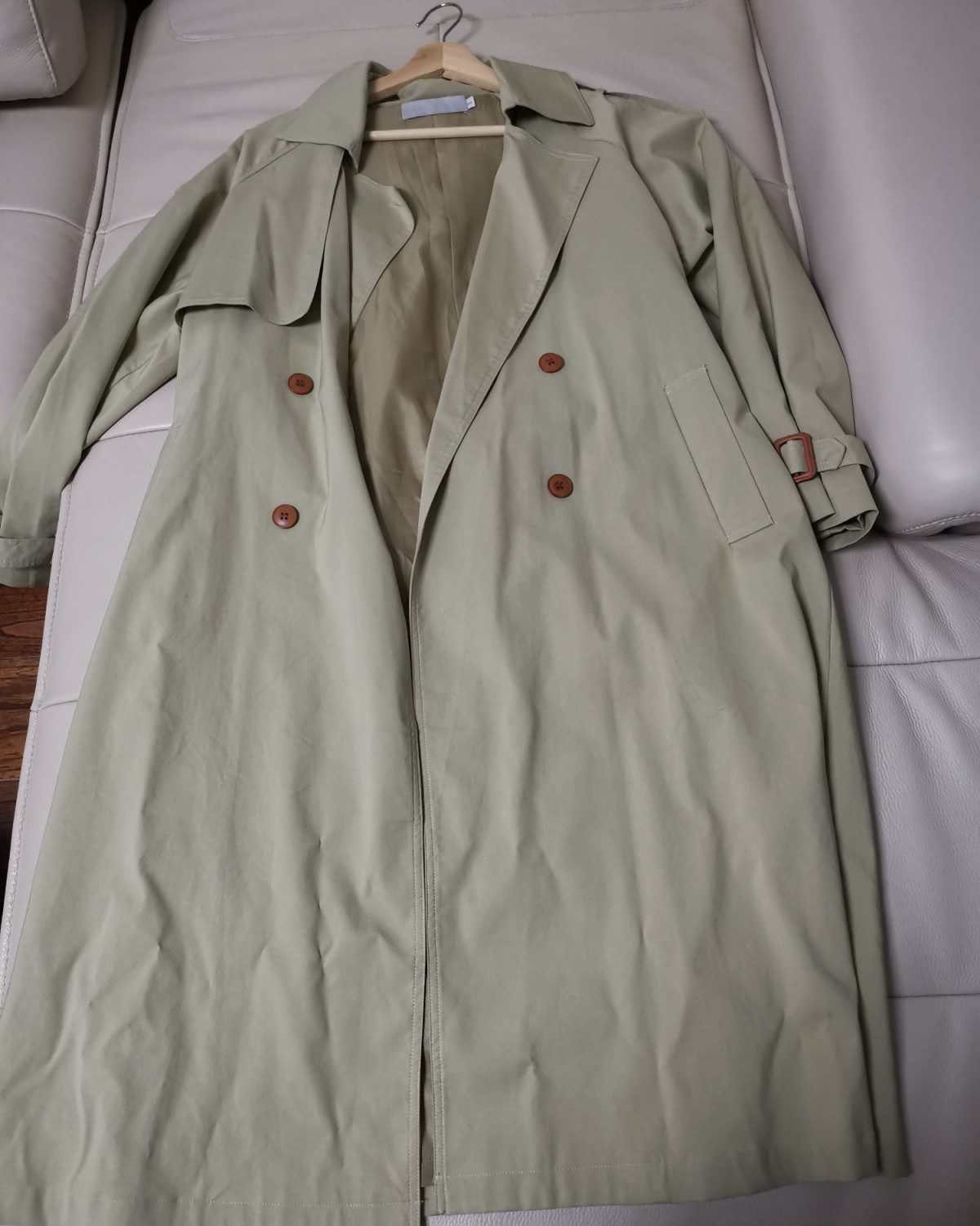 春季搭配攻略----白衬衣+碎花半裙       这套算是在