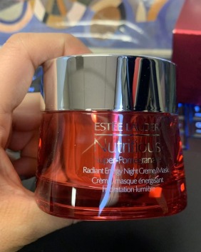 雅诗兰黛红石榴日霜 晚霜红石榴算是雅诗兰黛的常青款了吧 之前出国一直有朋友让帮带 所以自己也忍不住尝 Estee Lauder 55海淘