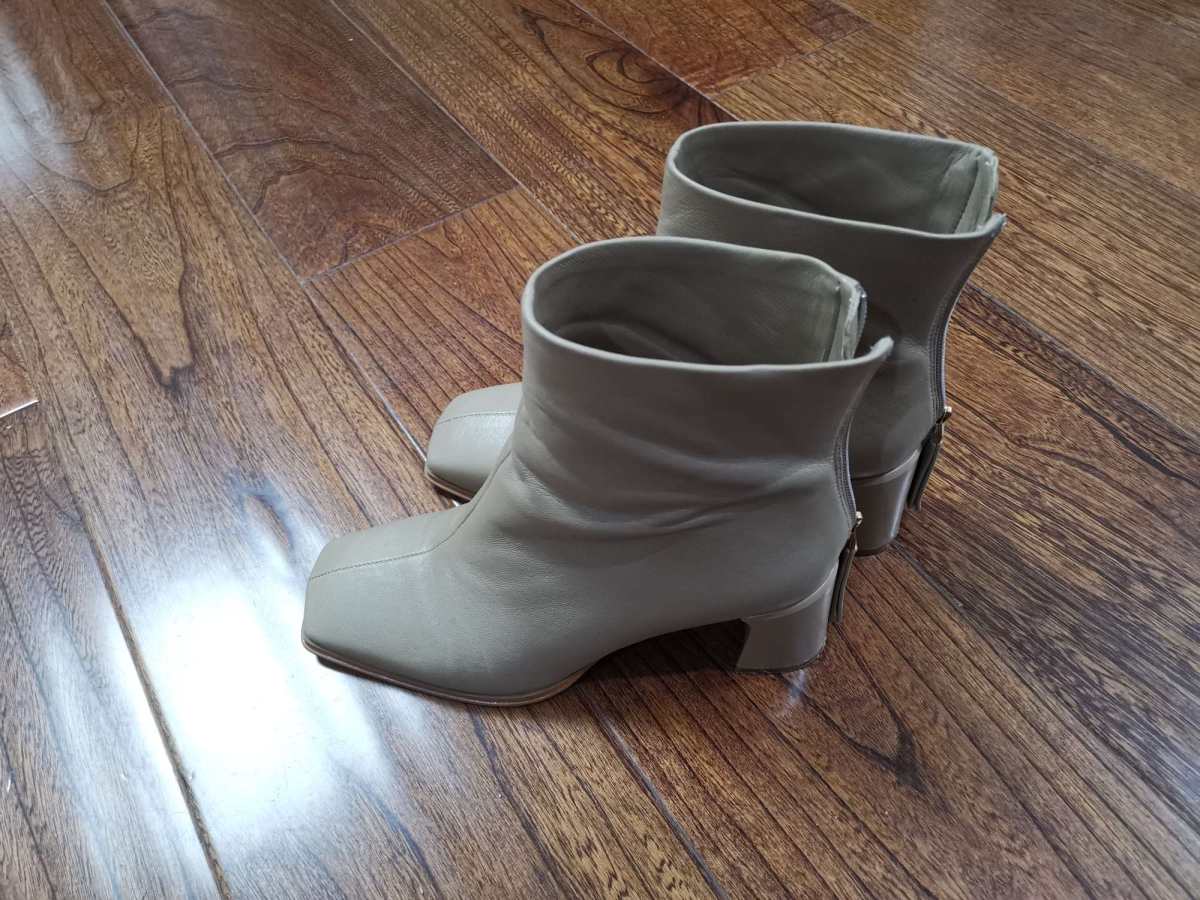 春季搭配攻略----白衬衣+碎花半裙       这套算是在