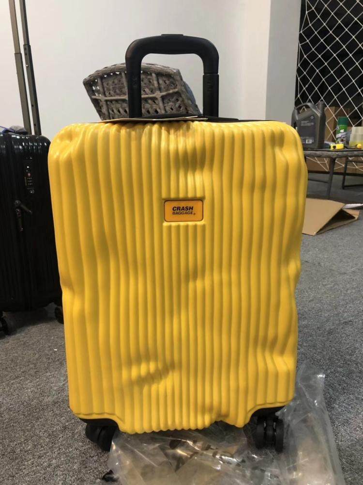 坑坑洼洼的(海外购这个颜色是棕色） 第一次见到是他家的二代，