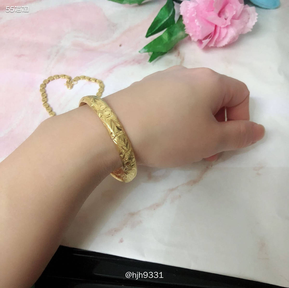 春季搭配攻略 ✨✨✨ 黄金饰品  黄金的优点：非常柔软，有延