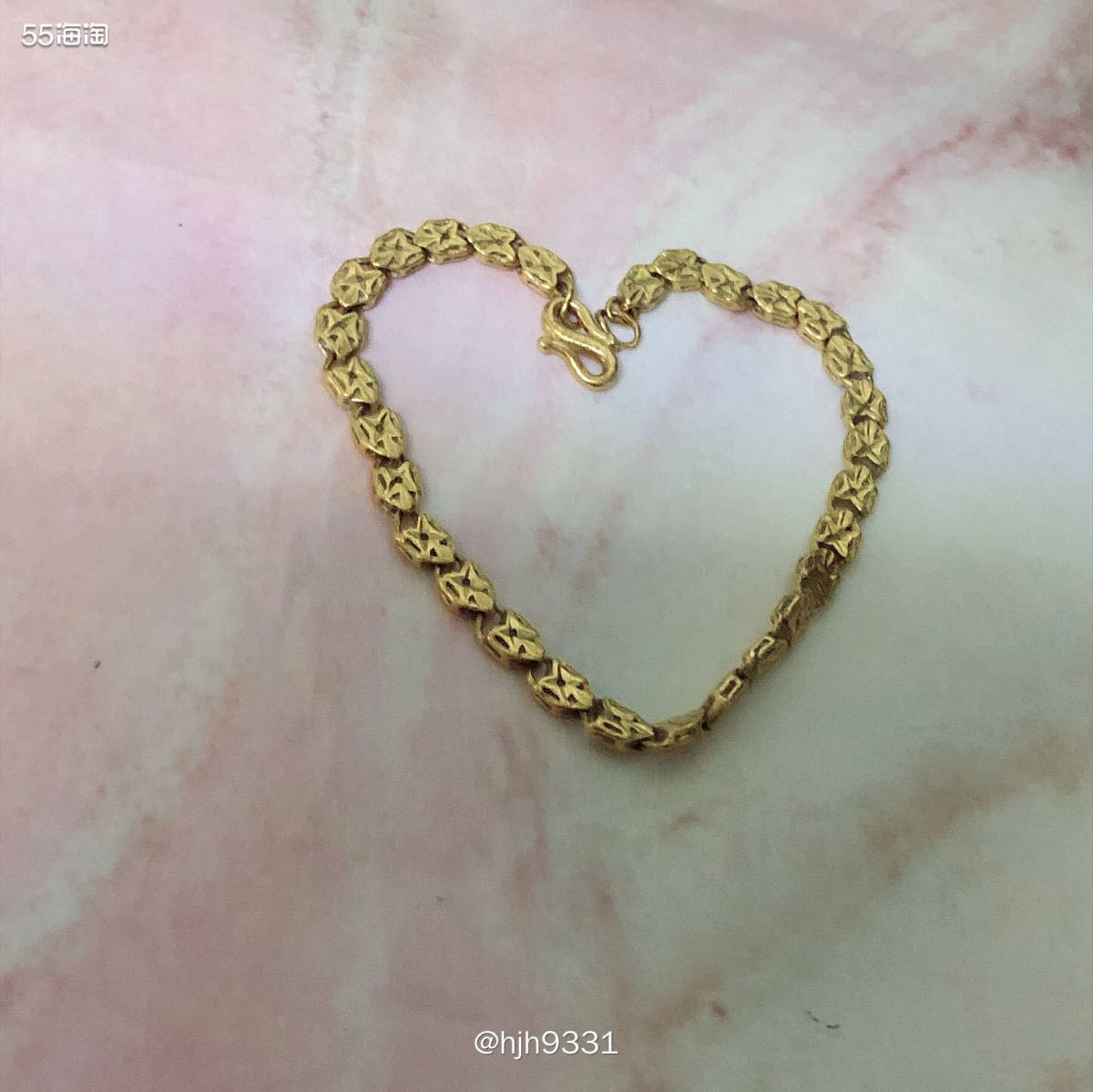 春季搭配攻略 ✨✨✨ 黄金饰品  黄金的优点：非常柔软，有延