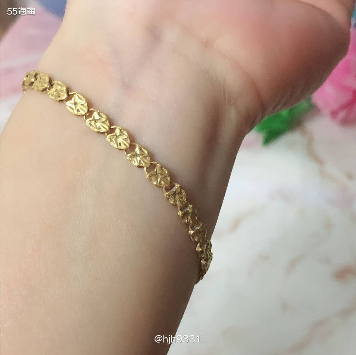 春季搭配攻略 ✨✨✨ 黄金饰品  黄金的优点：非常柔软，有延