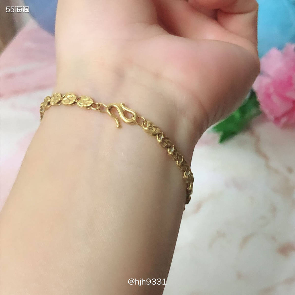 春季搭配攻略 ✨✨✨ 黄金饰品  黄金的优点：非常柔软，有延