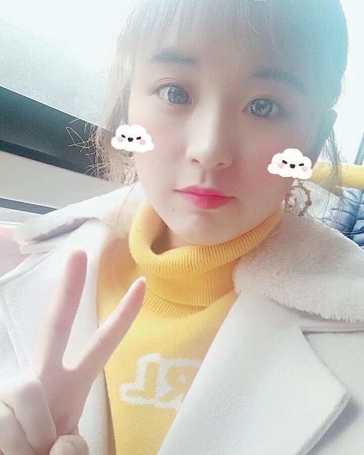 春季穿着搭配（十三）——乐酊黄色毛衣套裙 一套好像是500多