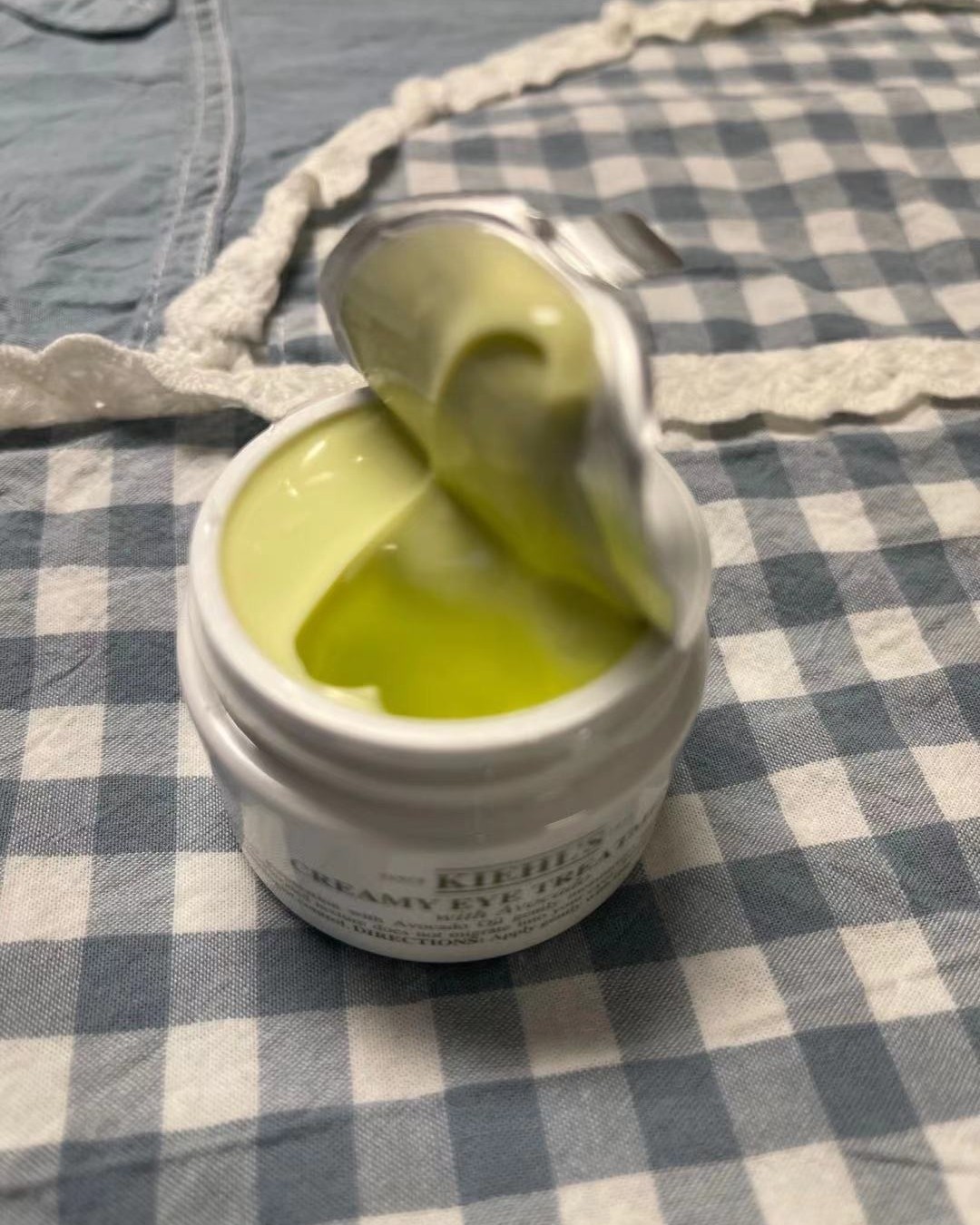 科颜氏牛油果眼霜 用了很多瓶了，保湿滋润超级好的一款!  主