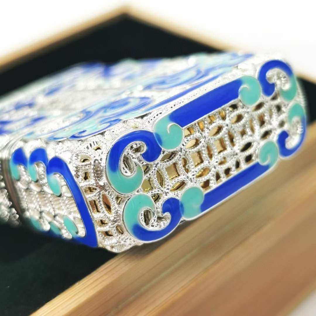 zippo打火机珐琅彩瑞兽镀银限量版 【描述】zippo打火