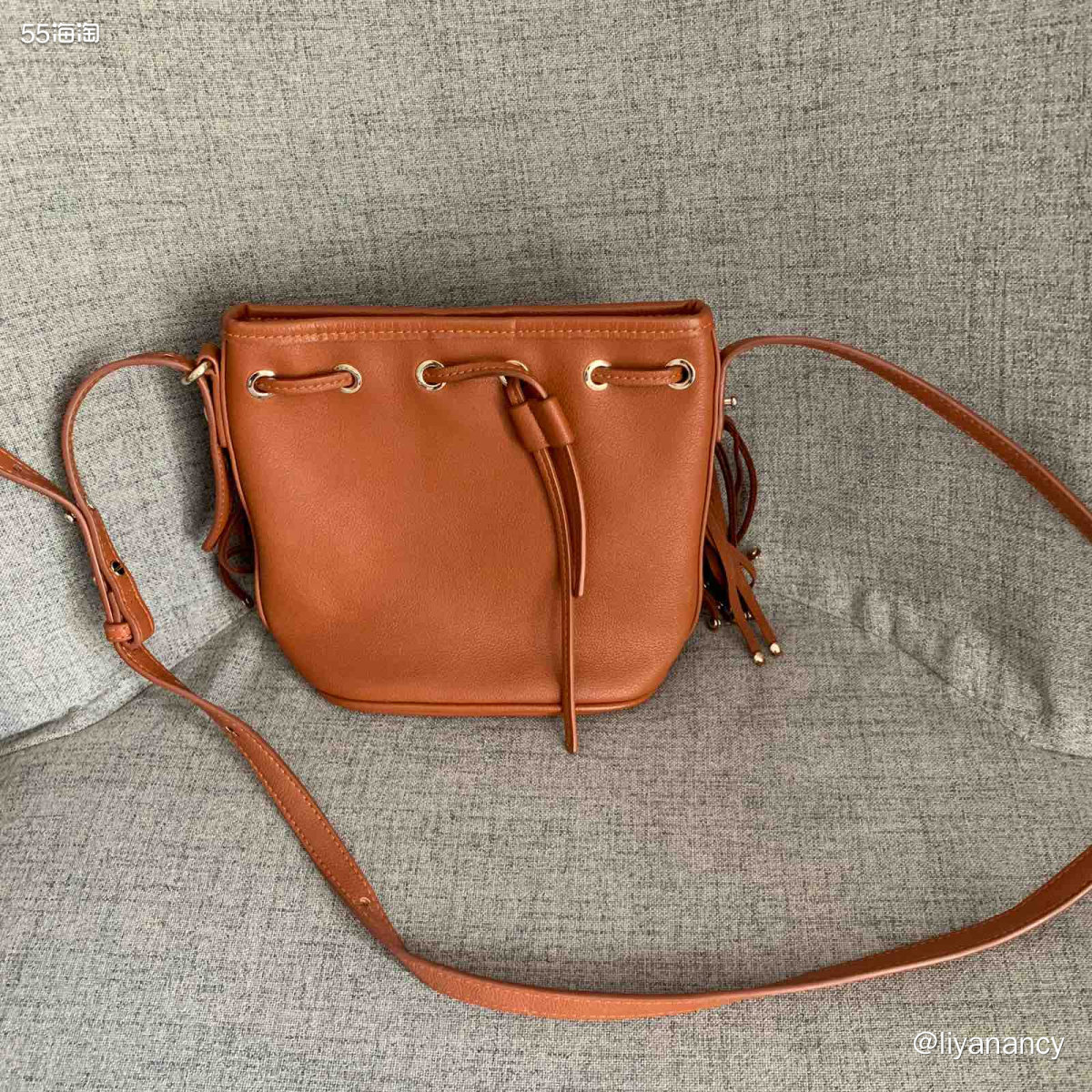 双面流苏包  🍇这个包包是我很喜欢的一款包包，它不是品牌的