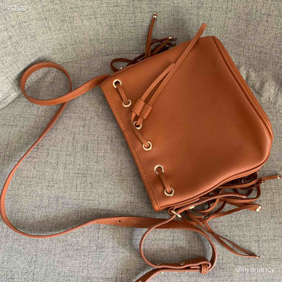 双面流苏包  🍇这个包包是我很喜欢的一款包包，它不是品牌的