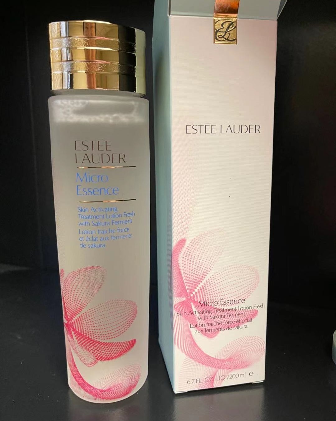 雅诗兰黛樱花🌸水  第一次买雅诗兰黛的樱花水，先在颜值上就