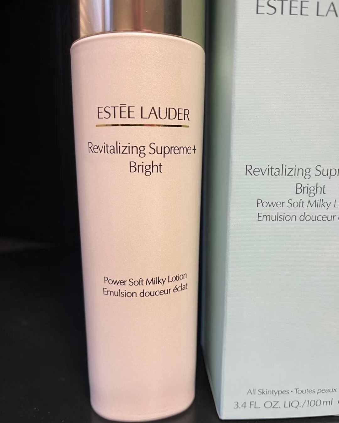 雅诗兰黛智妍乳  还好，今日贡献的开瓶就是这个雅诗兰黛啦！ 