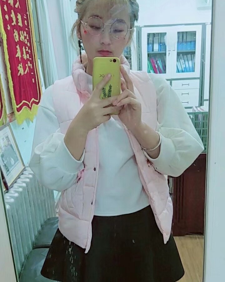 春季穿着搭配（二十二）——粉色棉坎肩  我们这的气温非常多变