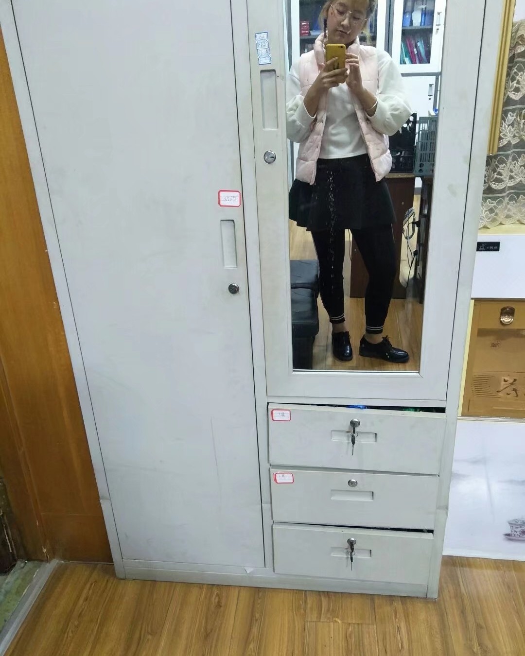 春季穿着搭配（二十二）——粉色棉坎肩  我们这的气温非常多变