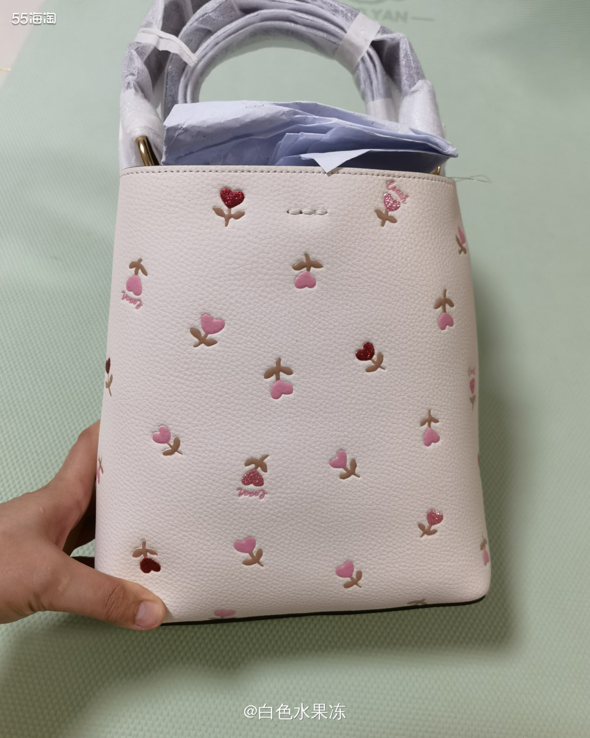 春季搭配攻略 🌸今天介绍另外一款coach小号水桶包。 �