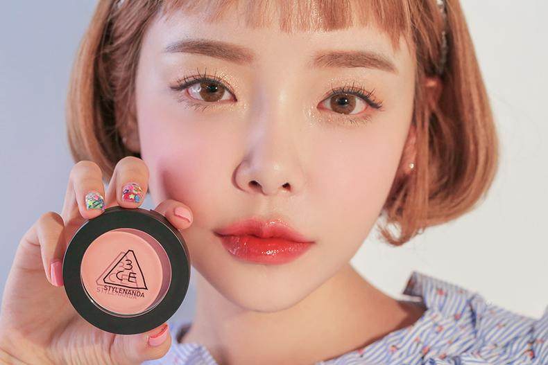 最近朋友爱上了韩剧，其中注意到了一个品牌---styenan