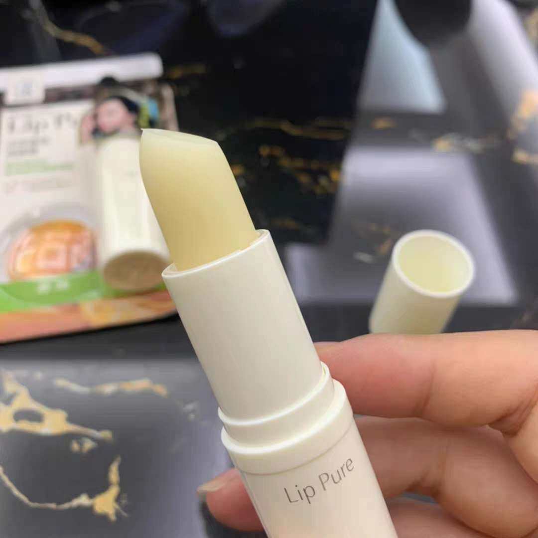 #春季搭配攻略#曼秀雷敦润唇膏  春天了，嘴巴干干的，容易起
