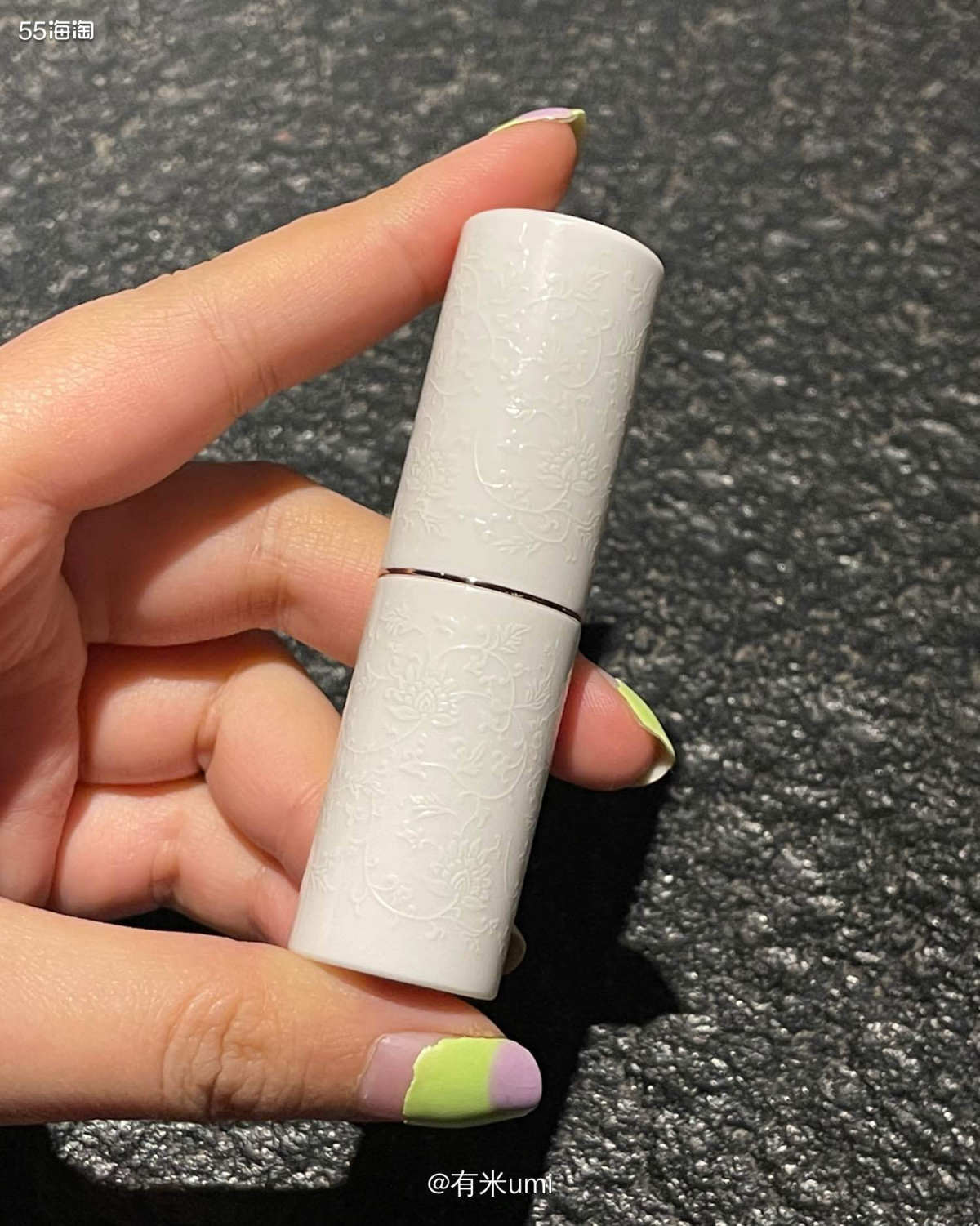 🎏花西子在雕刻上的工艺真的绝了鸭❗️  🌀外壳是陶瓷质地