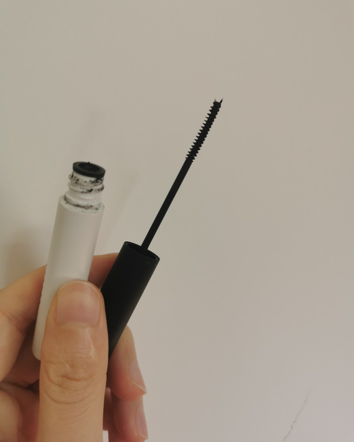 接触到完美日记也是在大学的时候，那时候还不是很火，只知道挺便