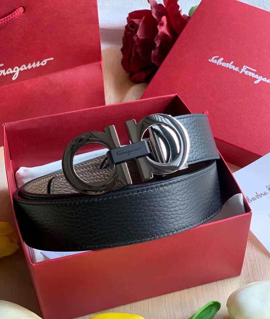 海外购种草之——菲拉格慕腰带 据说你的老公离发财，只差一条菲