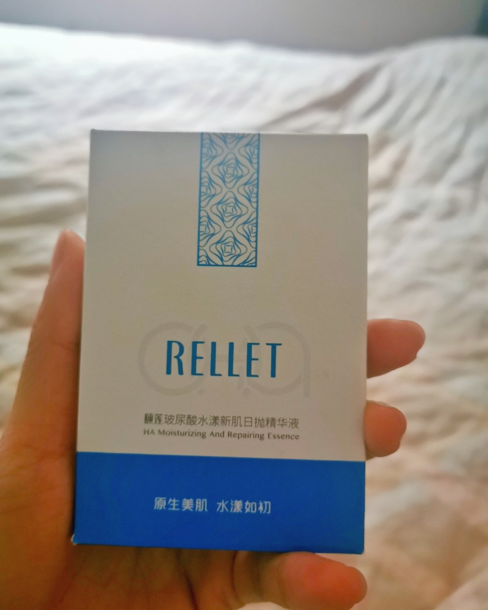 这款颐莲玻尿酸日抛精华液是我去年在一个美妆博主那里种草，看到