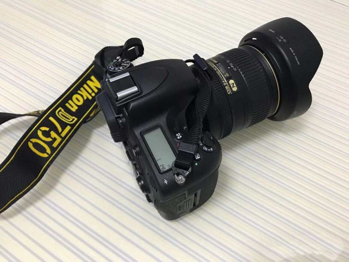Nikon尼康是日本的相机品牌。大几千元就能买到很不错的相机