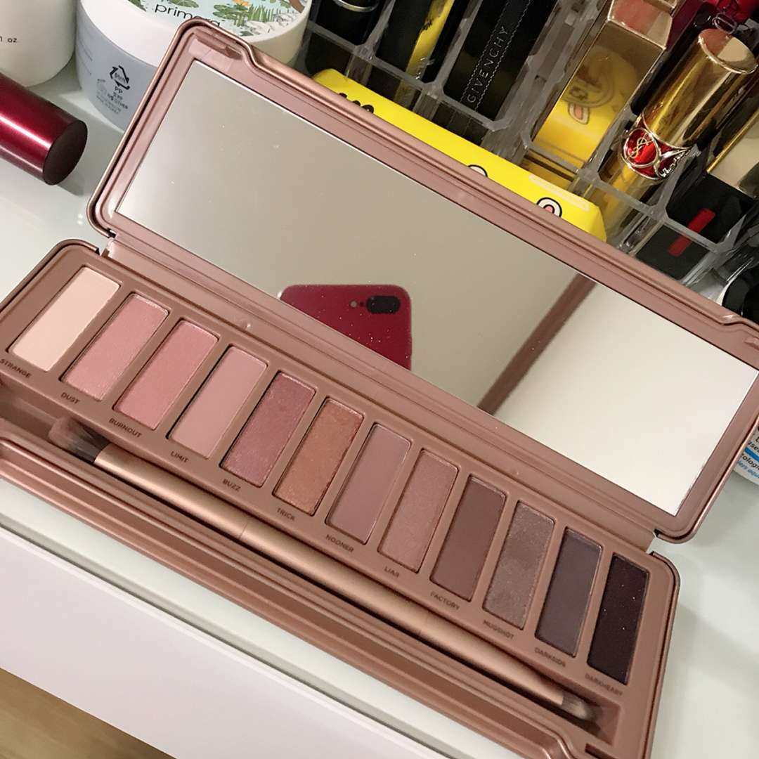 ✨衰败城市的眼影盘，就一个字：酷！💻在belk官网下单，八