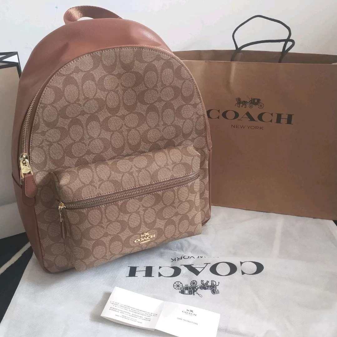 蔻驰Coach是美国的轻奢品牌，质量优良，设计经典大方，是很