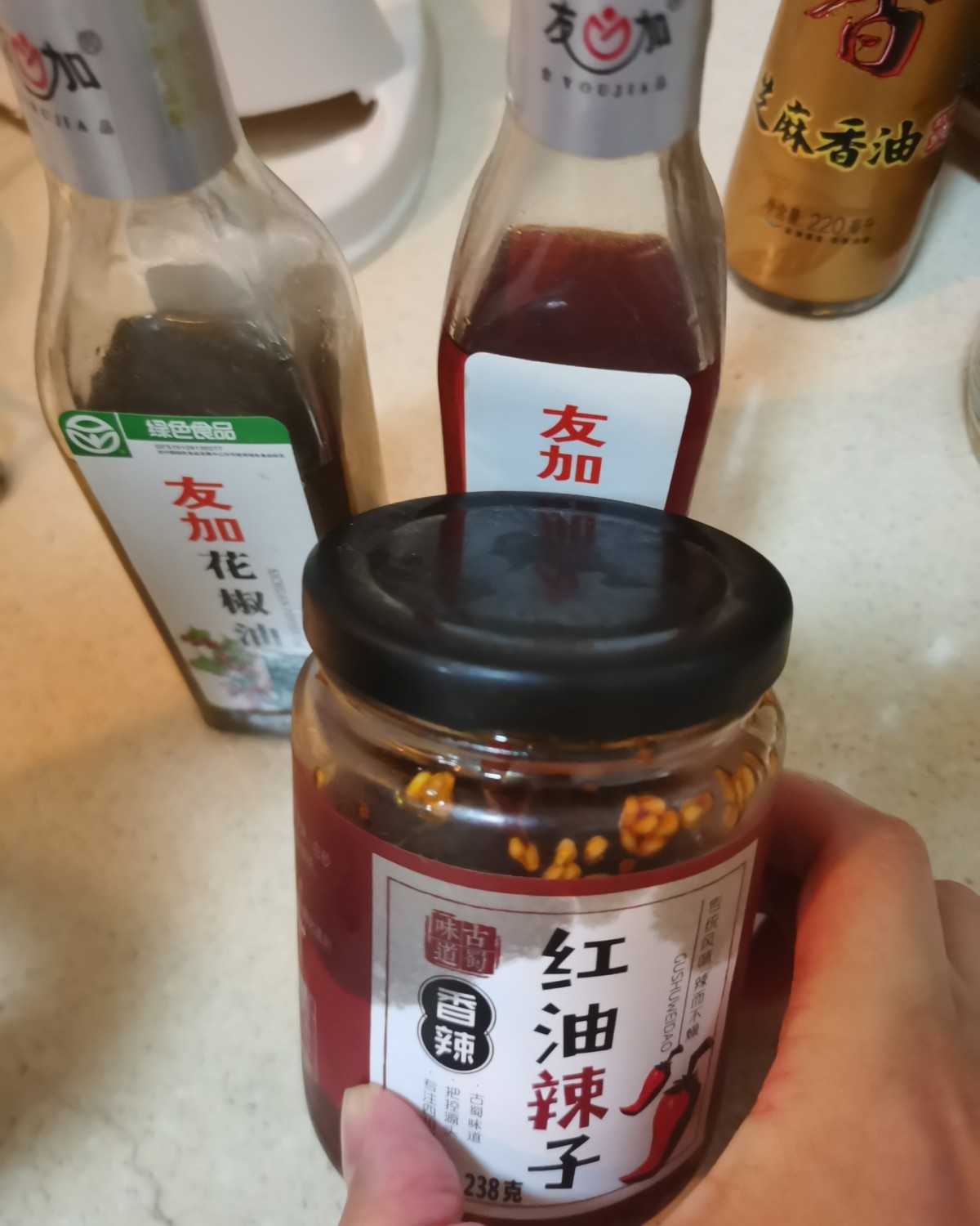 今天跳绳的数量已经加到1200个啦，跳完还是一如既往的累瘫。