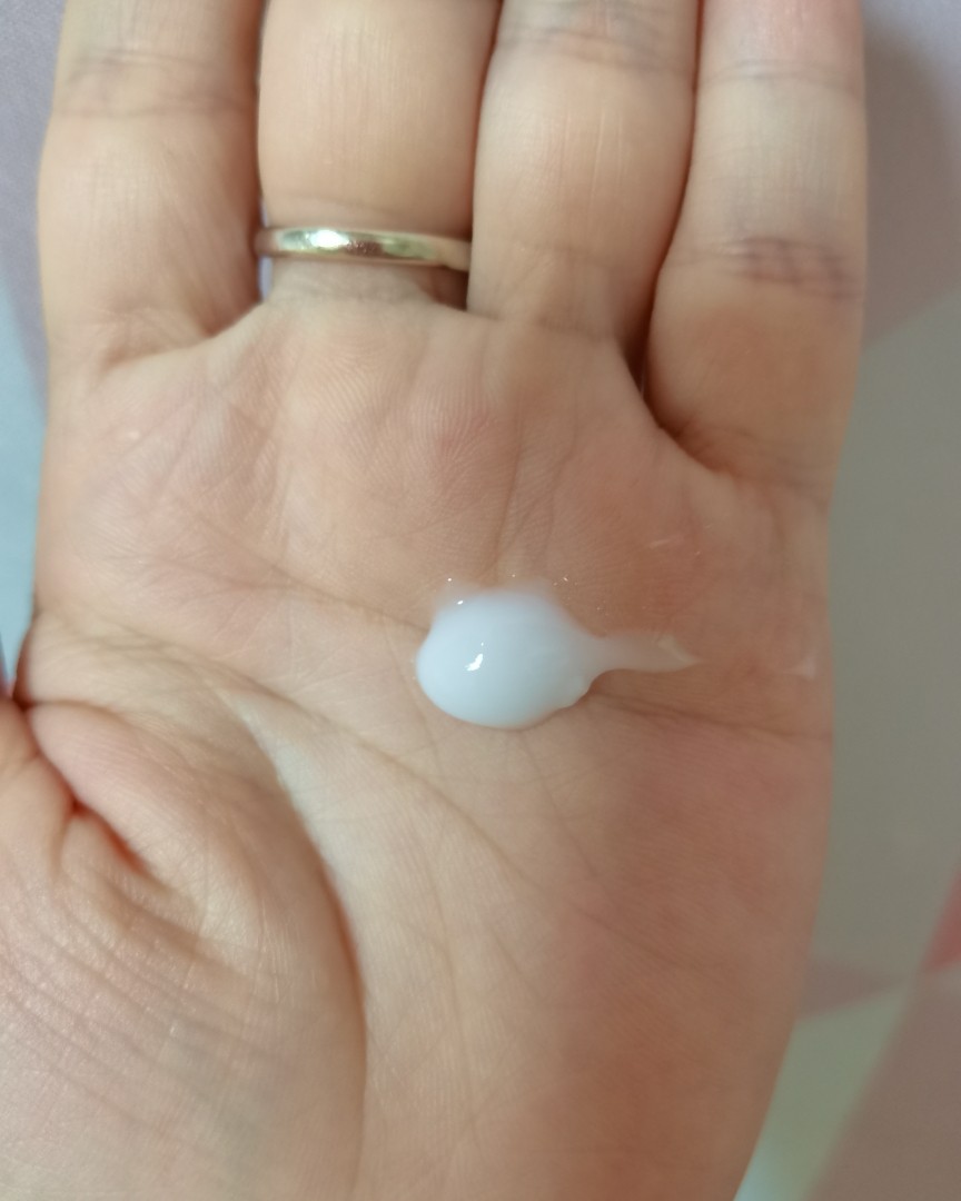 🎀HFP的乳糖酸亮肤身体乳 瓶身是棕色玻璃材质，看起来很高
