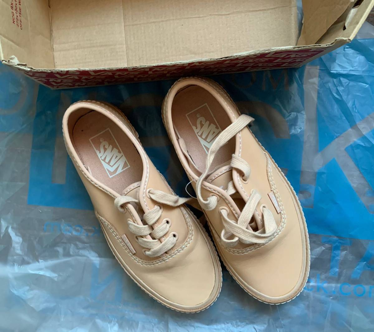 加拿大奥莱骨折vans鞋，不到300可代发直邮 有购物凭据！