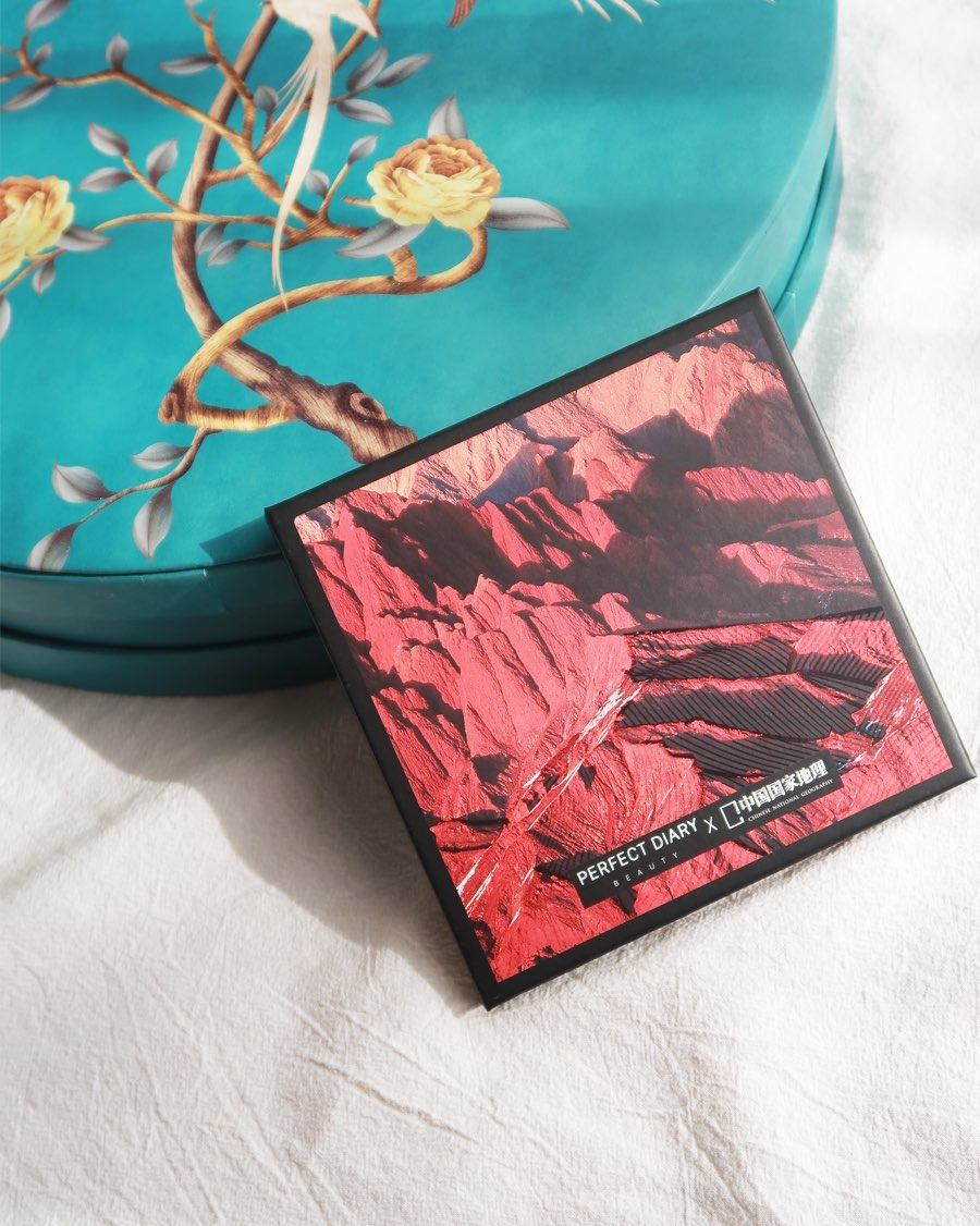 赤彤丹霞 上眼中国美色 完美日记的产品我用的不是很多，他家的
